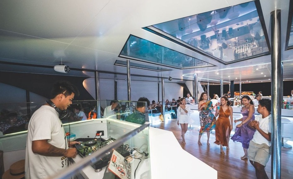 SUNSET LUXURY CRUISE DINNER
